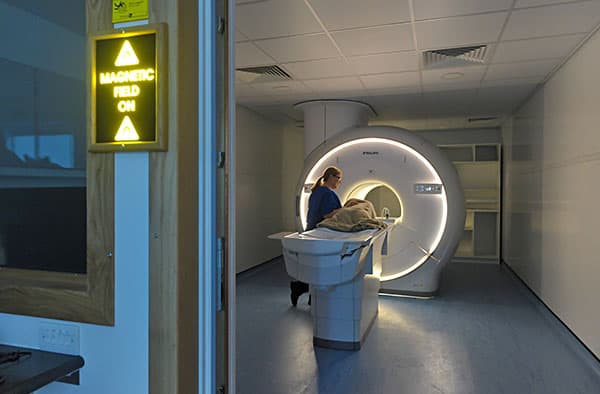 2)Radiographer Tracy Down gives the new Phillips Ingenia 1.5T Evolution MRI scanner a test run